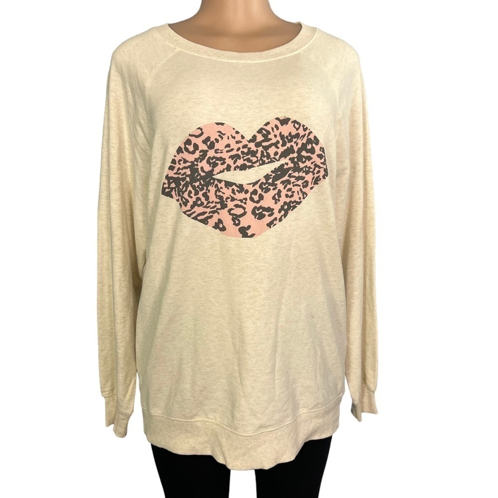 3/$30 ☀️ Wildfox Cozy Pink Leopard Lips Statement Sweatshirt in Oatmeal